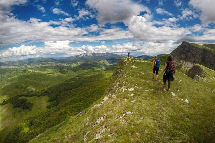 Hiking tour Lukomir - Photo 1 of 5